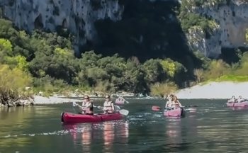 Le plaisirs du Canoë-kayak dans la Réserve Naturelle des Gorges de l'Ardèche