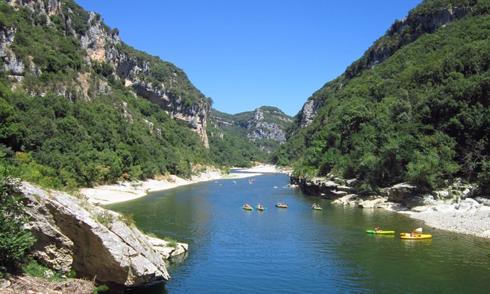 Remontée en Canoë Kayak dans les Gorges de l'Ardèche.