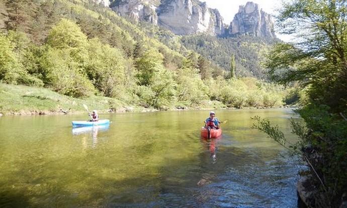Location de canoë-kayak sur le Tarn avec Aigue Vive. Descente Rozier (St Pal) Peyrelade.